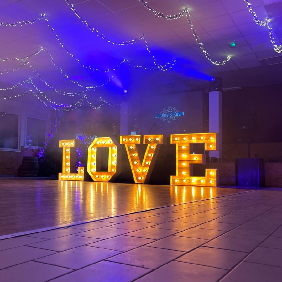 LS-Événements - Lettre géante lumineuse LOVE